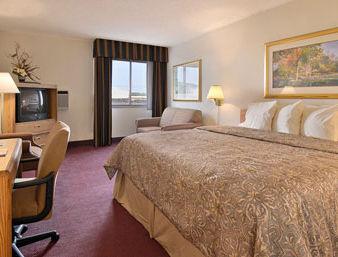 Ramada Fairview Heights Hotel Ruang foto
